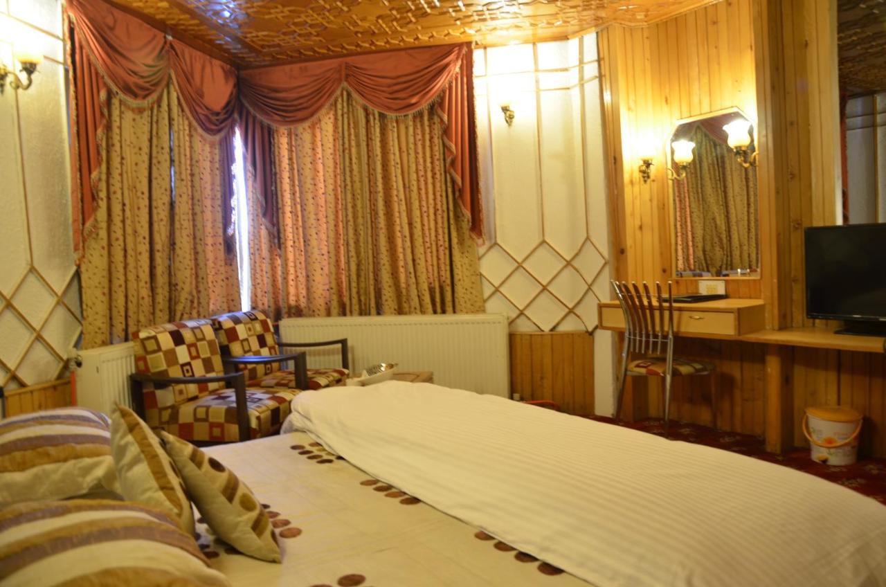 Hotel Hilltop Gulmarg JAMMU AND KASHMIR Kültér fotó