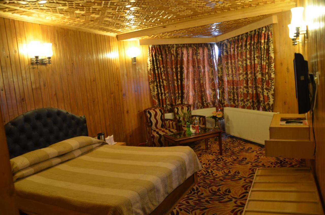 Hotel Hilltop Gulmarg JAMMU AND KASHMIR Kültér fotó